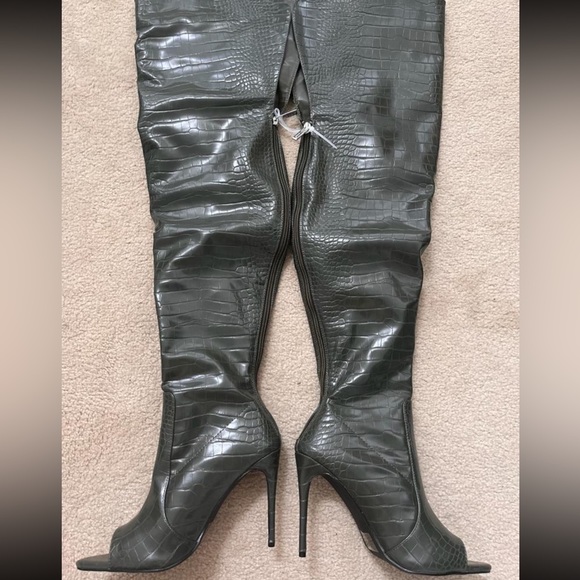 Cape Robbin Toxic Boots - Picture 2 of 4